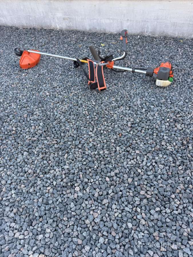 Husqvarna 323 r II trimeris
