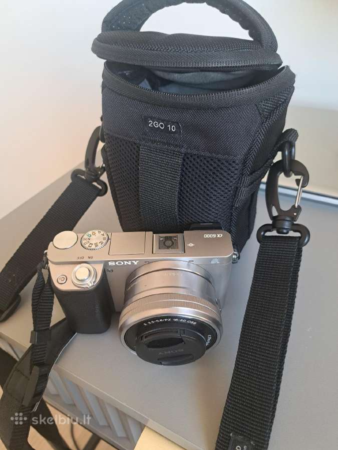 Minimaliai naudotas fotoparatas Sony Ilce6000