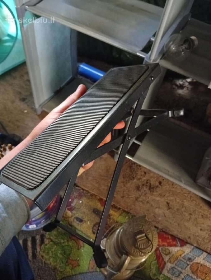 Stovas pasidėti gitaristui koja