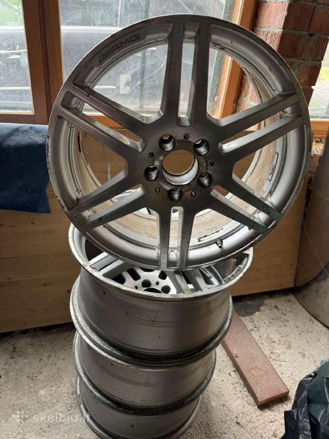 Mercedes benz Amg ratlankiai ir padangos