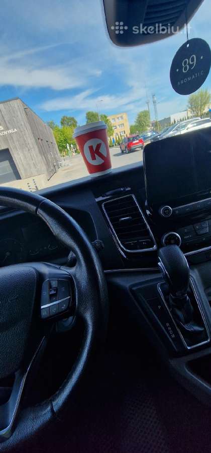 Automobilio nuoma su vairuotoju