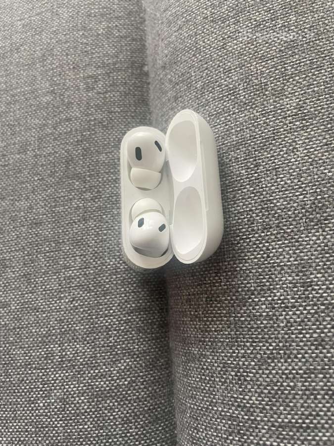 Apple Airpods 3 pro . Genbalta Įkrovimo dėklas