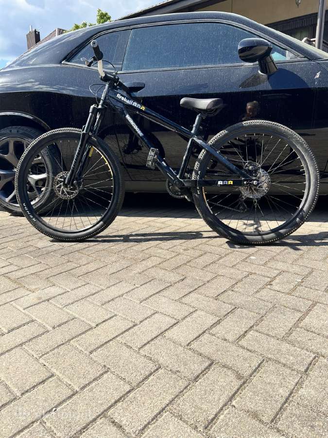 Mongoose Fireball dirt jump dviratis