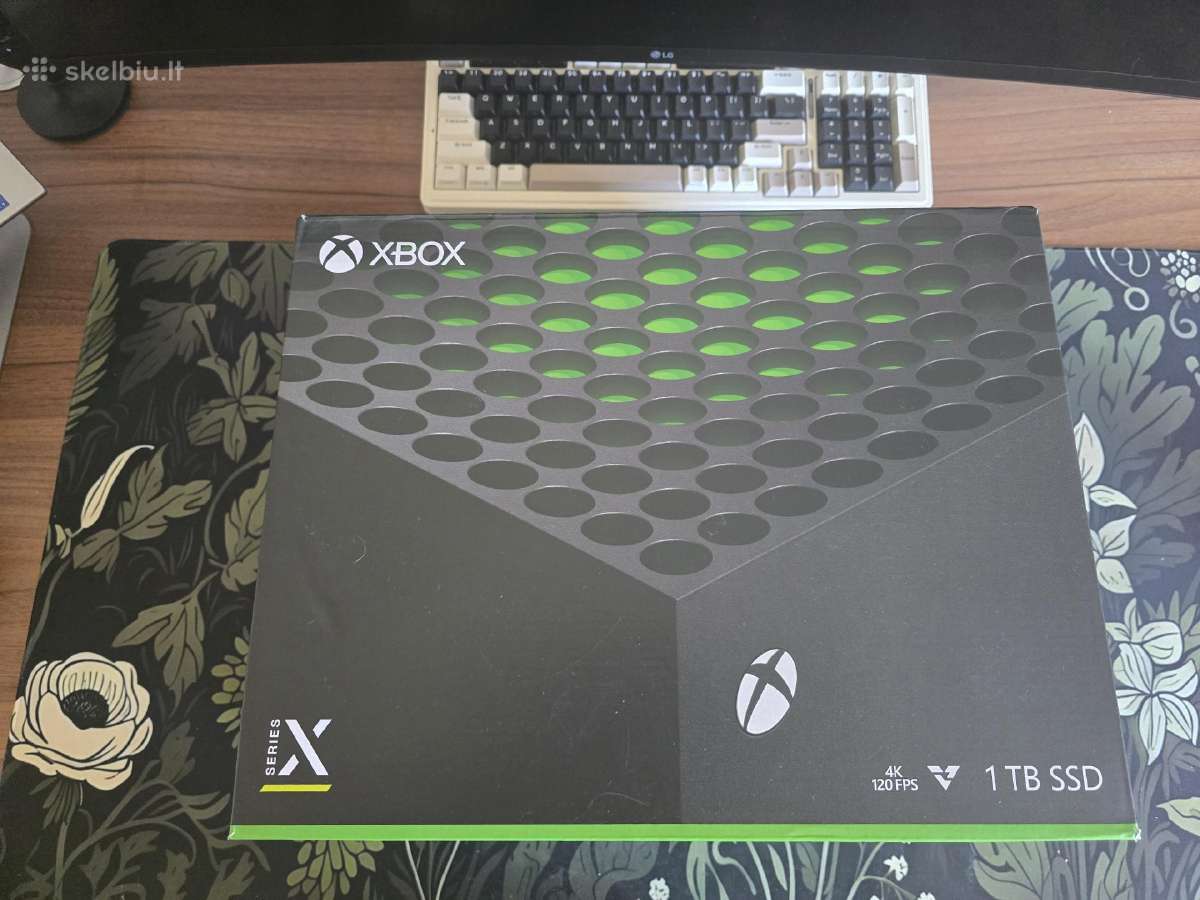 Xbox Series X su dvejais pultais