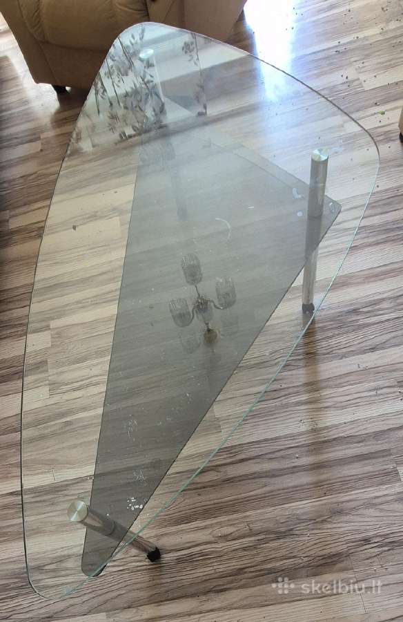Zurnalinis staliukas su ratukais
