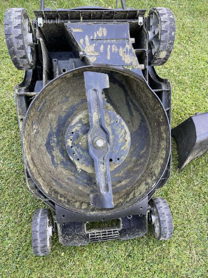 Parduodu Makita Dlm432 akumuliatorinę vejapjovę