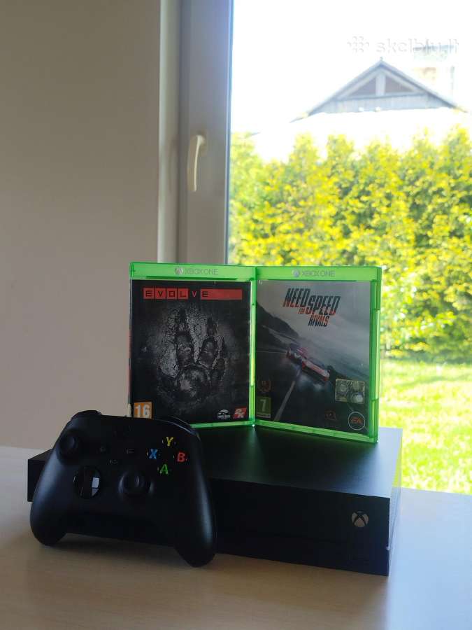 Xbox One X Konsolė