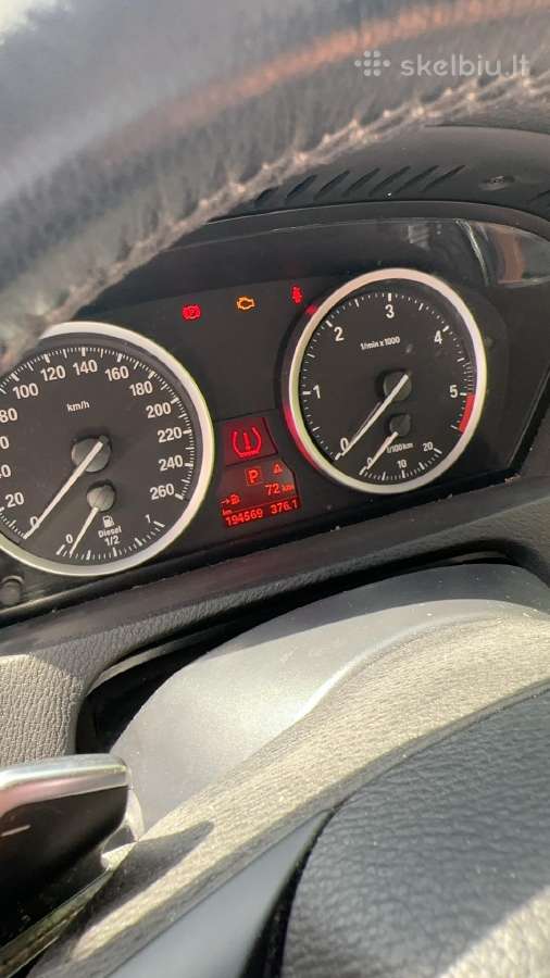 Bmw nuo 2012 m. Stovejo garage metus laika.