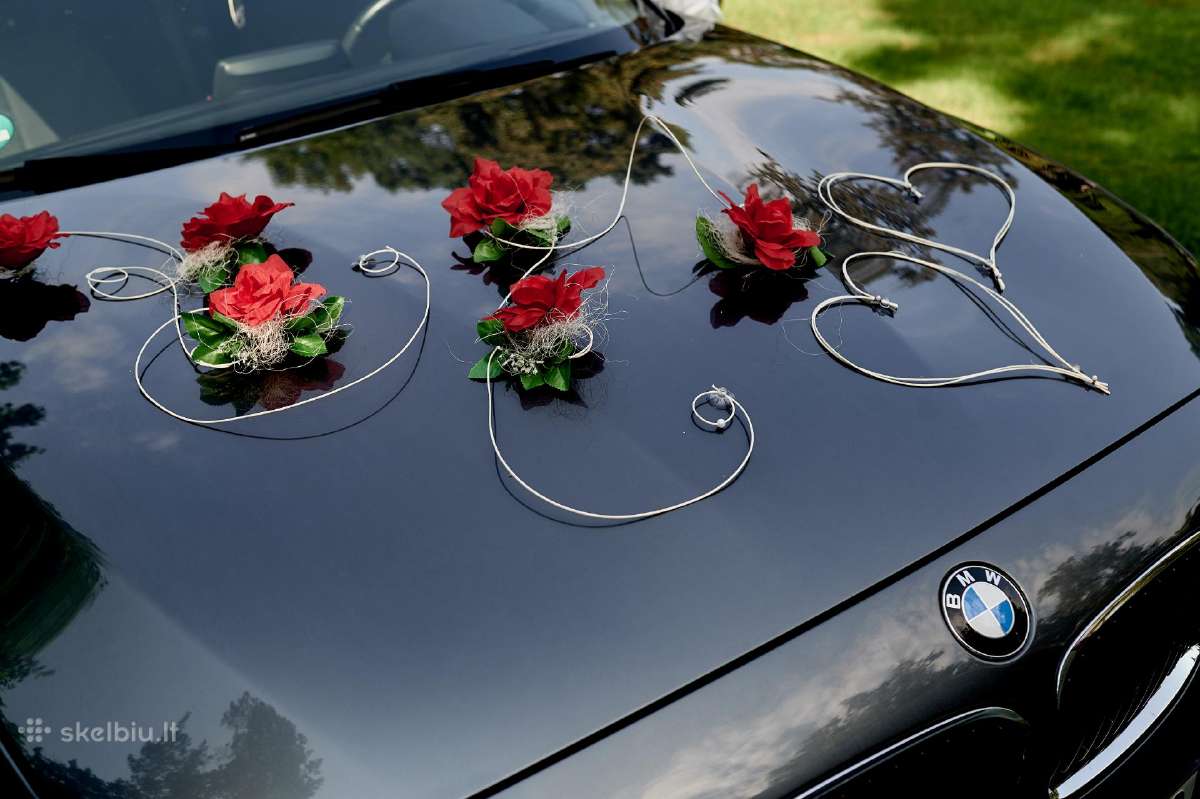Vestuviniai papuošimai automobiliui