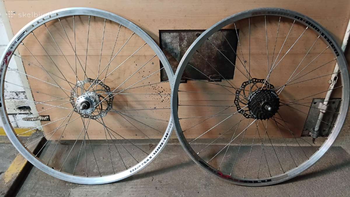 Dviračio 28" ratų komplektas, bagažinė su žibintu
