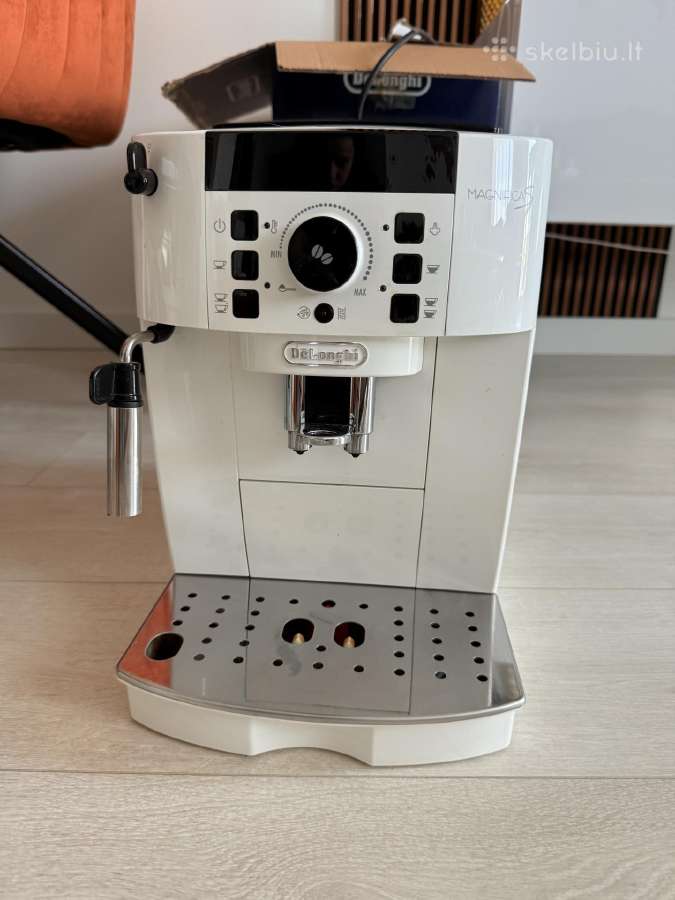 Kavos aparatas delonghi magnifica S