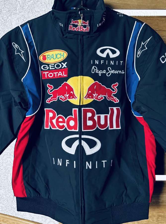 Red Bull Racing striukė