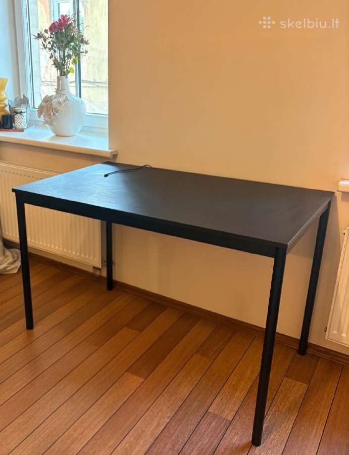 Ikea stalas
