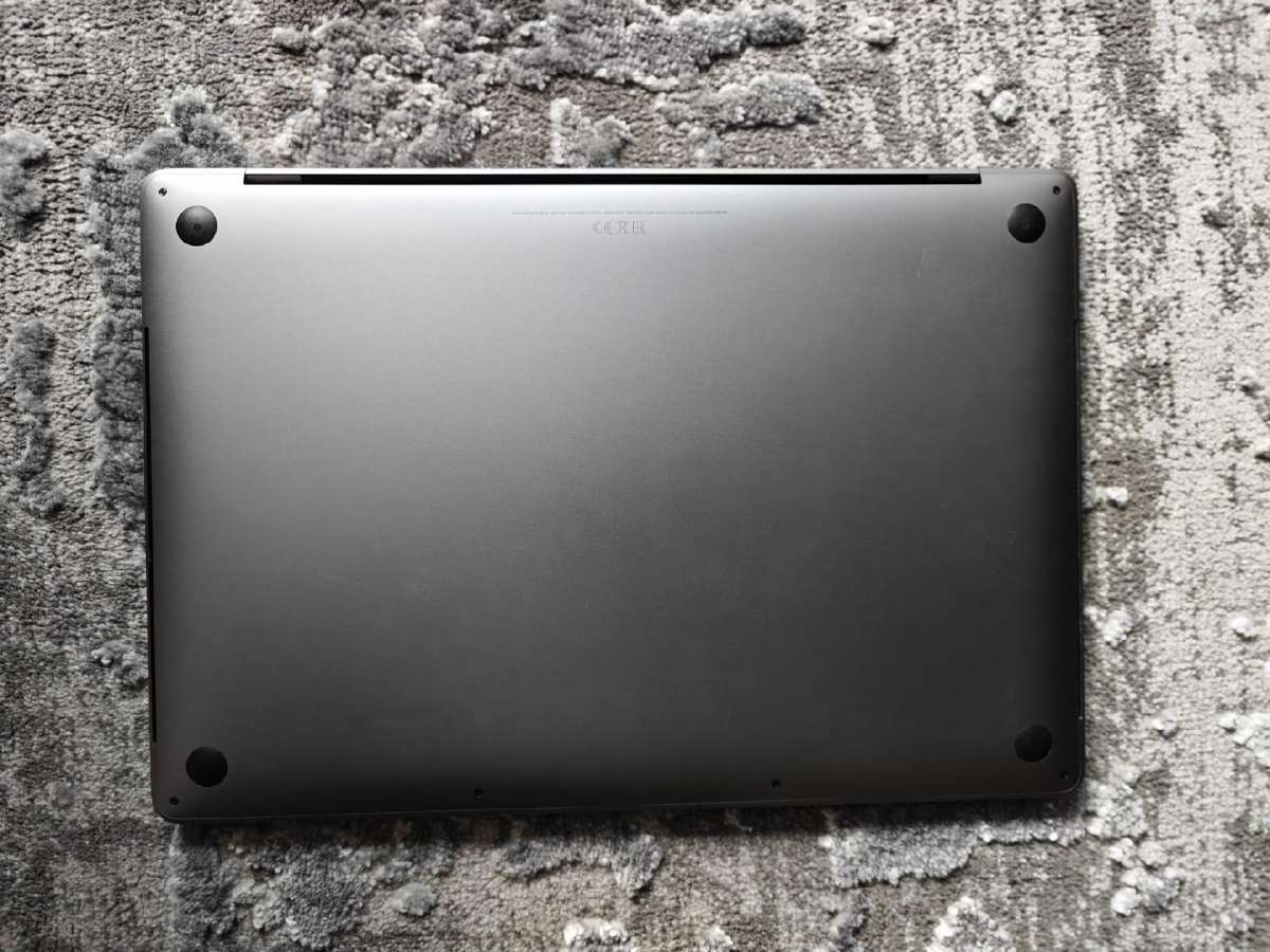 MacBook Pro 16" 2019 / i9 / 2.4ghz / 32gb / 512 GB - nuotraukos Nr. 4