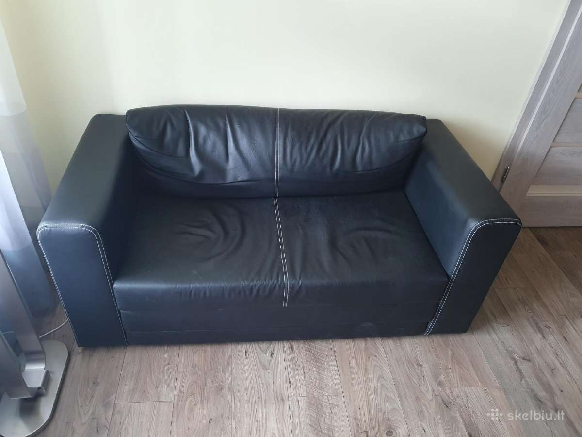 Sofa su miegama dalimi