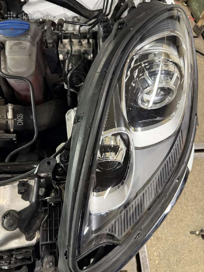 Porsche Macan priekiniai zibintai