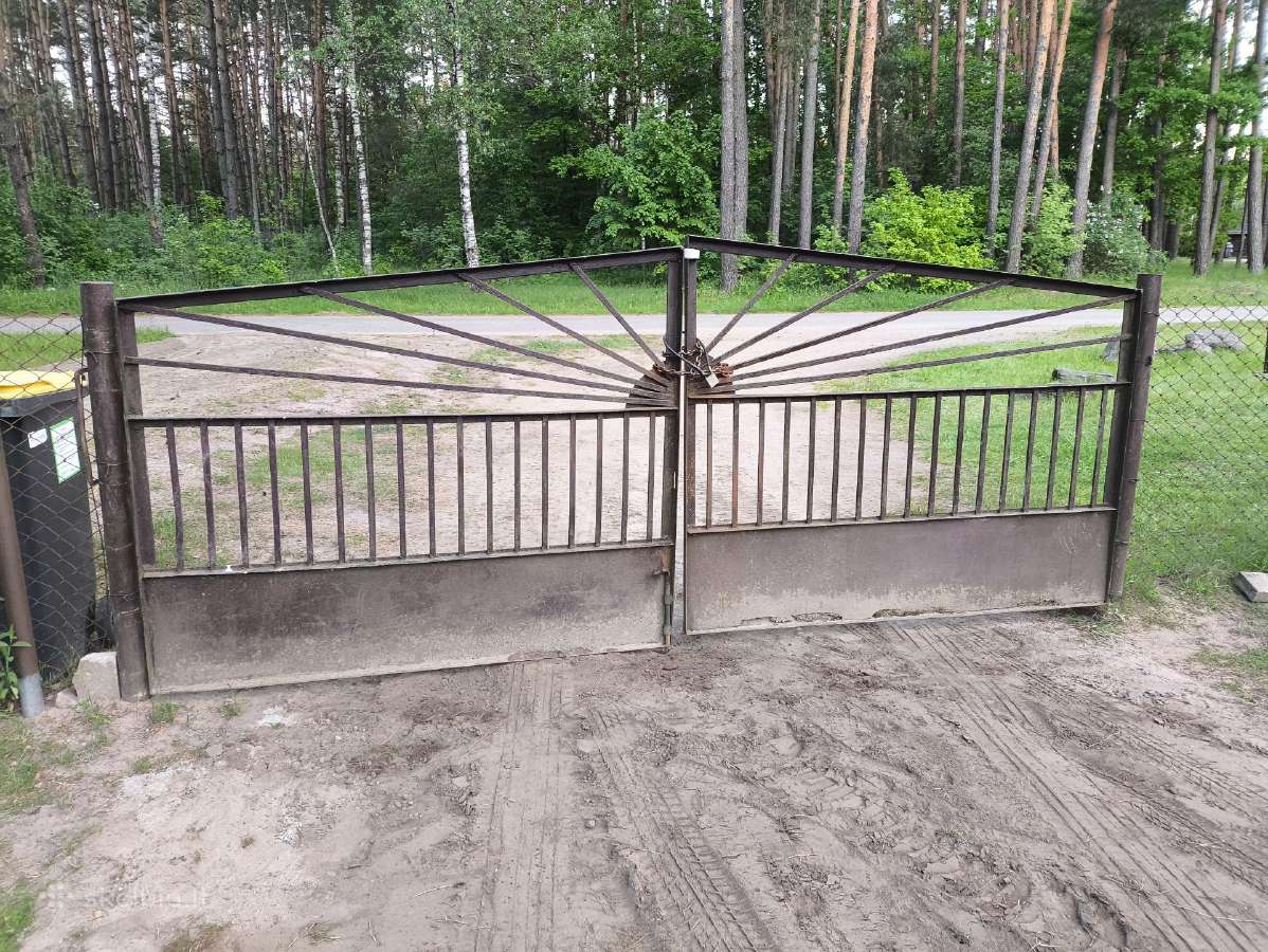 Metaliniai įvažiavimo vartai