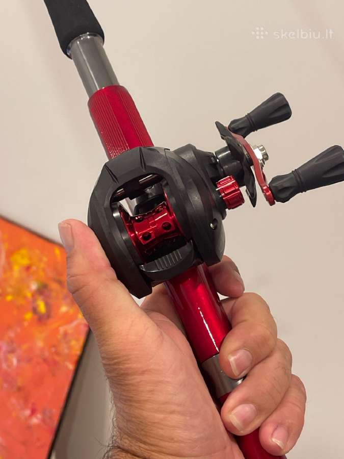 Nauja Baitcaster ritė