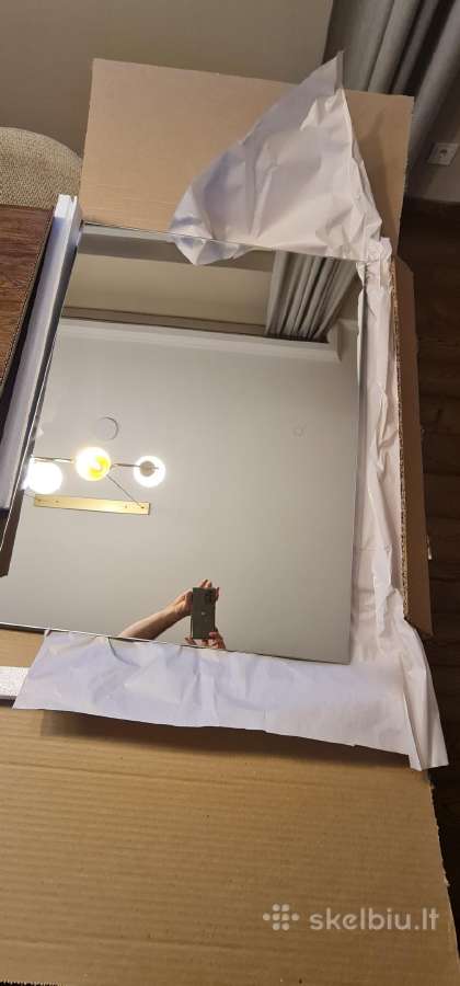 Veidrodis 80x60 su LED