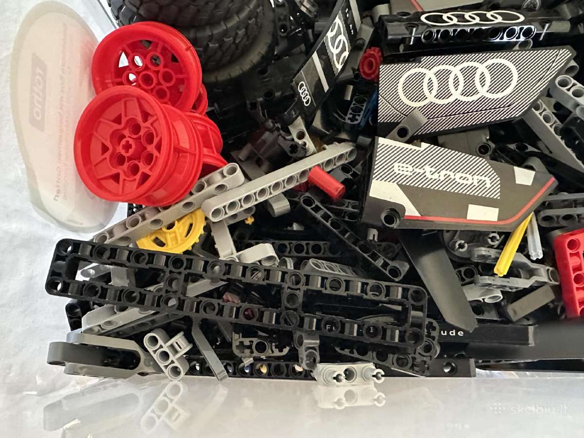 Lego technic 42160 - nuotraukos Nr. 2