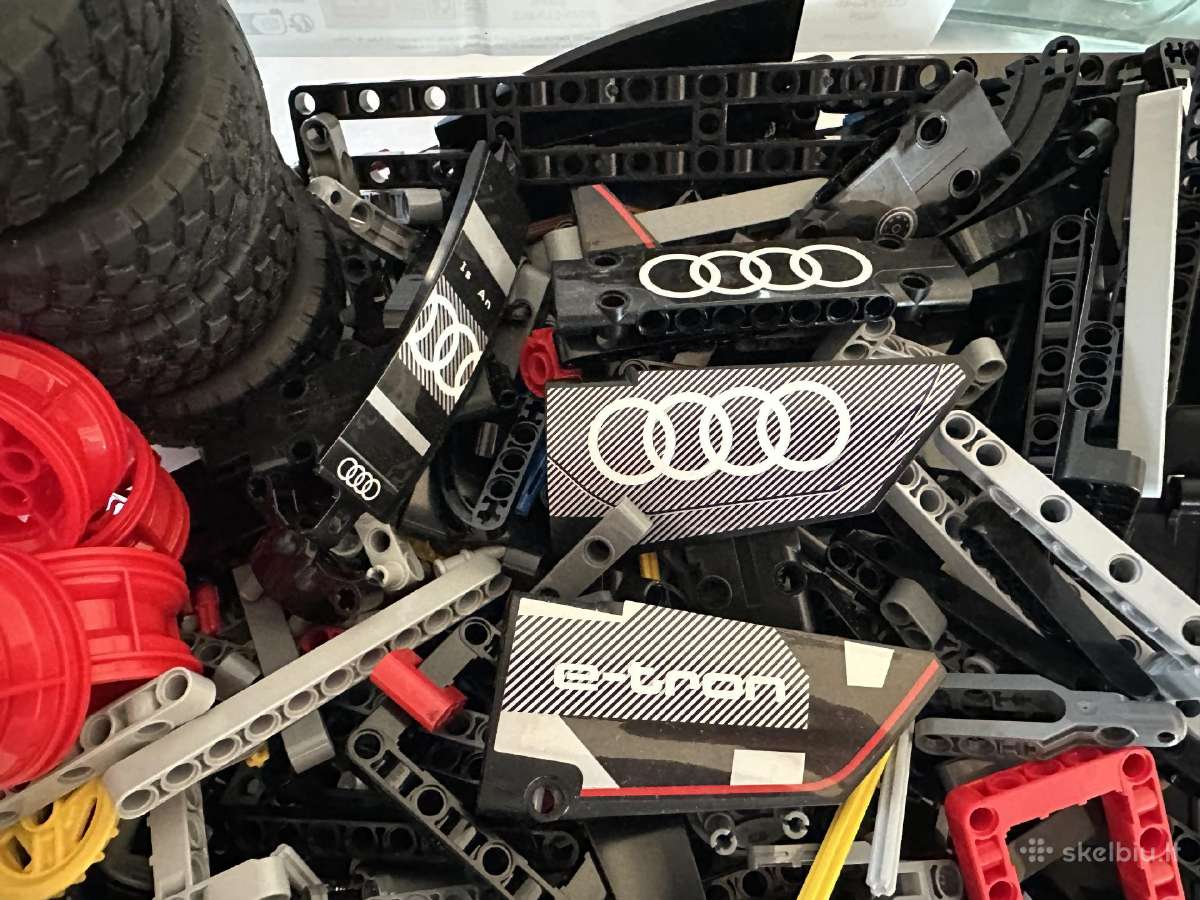 Lego technic 42160 - nuotraukos Nr. 3