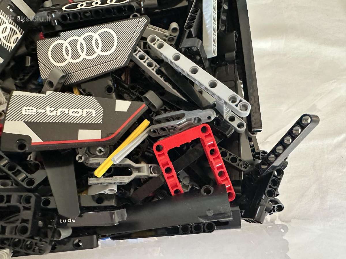 Lego technic 42160 - nuotraukos Nr. 6