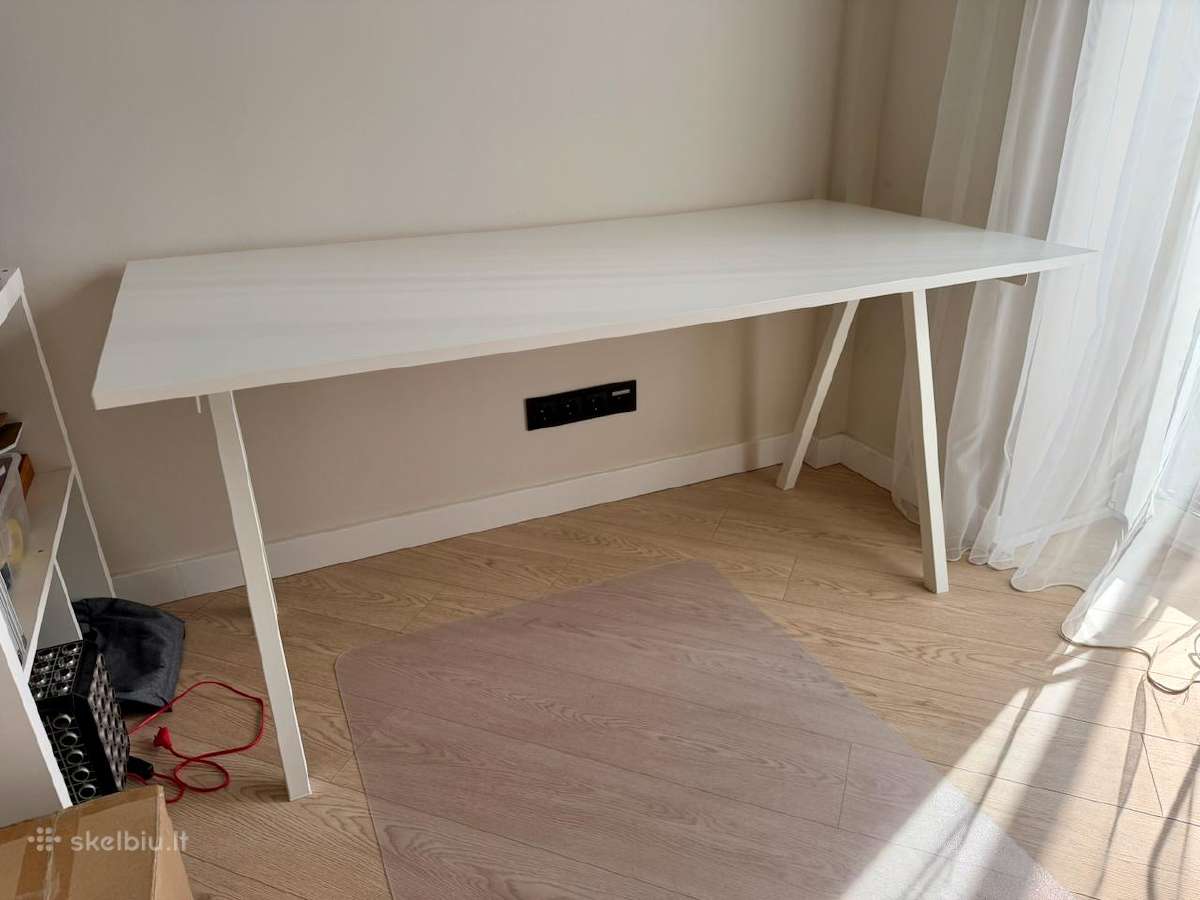 Ikea Trotten stalas