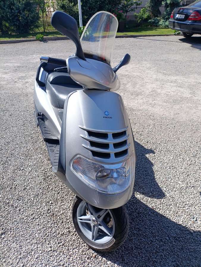 Piaggio Super Hexagon 180