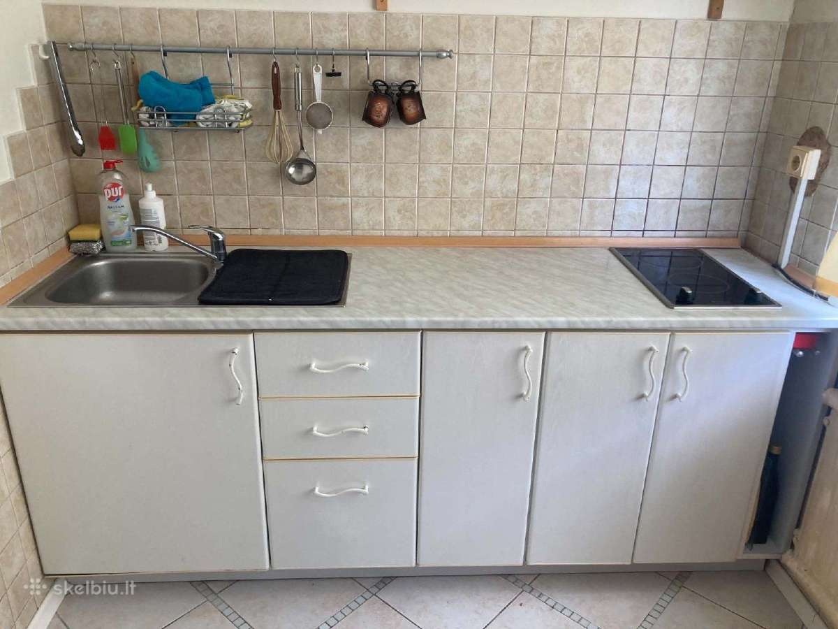 Virtuvinis stalviršis pilnas