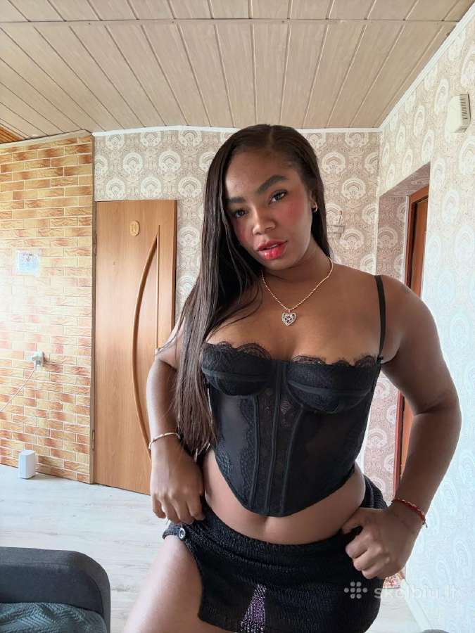 Latina with a cinnamon complexion