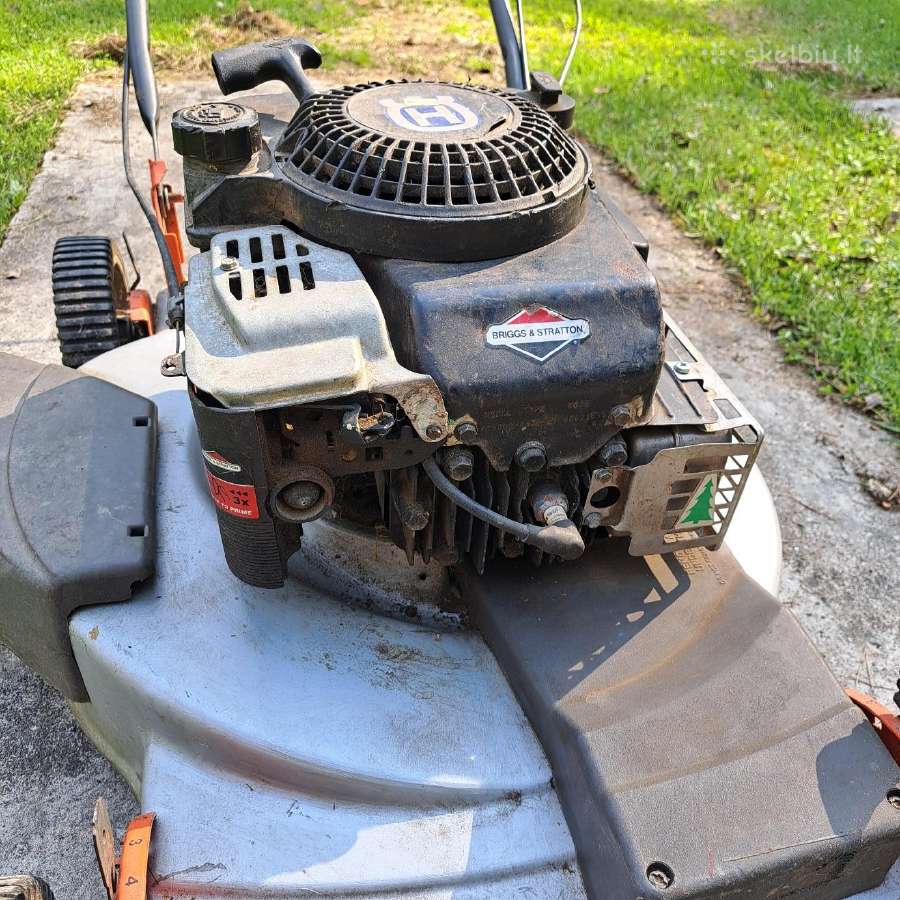 Savaeigė benzininė žoliapjovę Husqvarna
