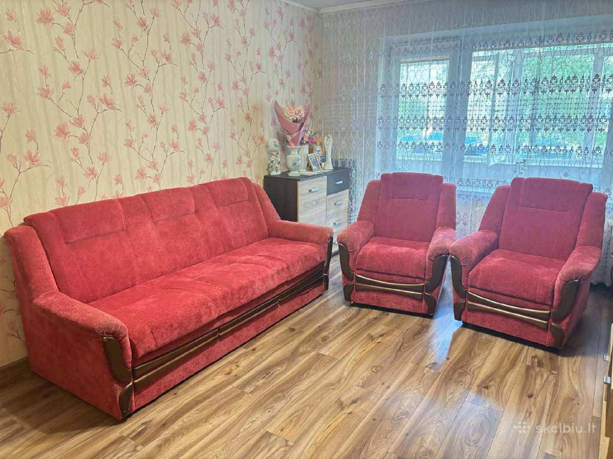 Dovanojama sofa su foteliais