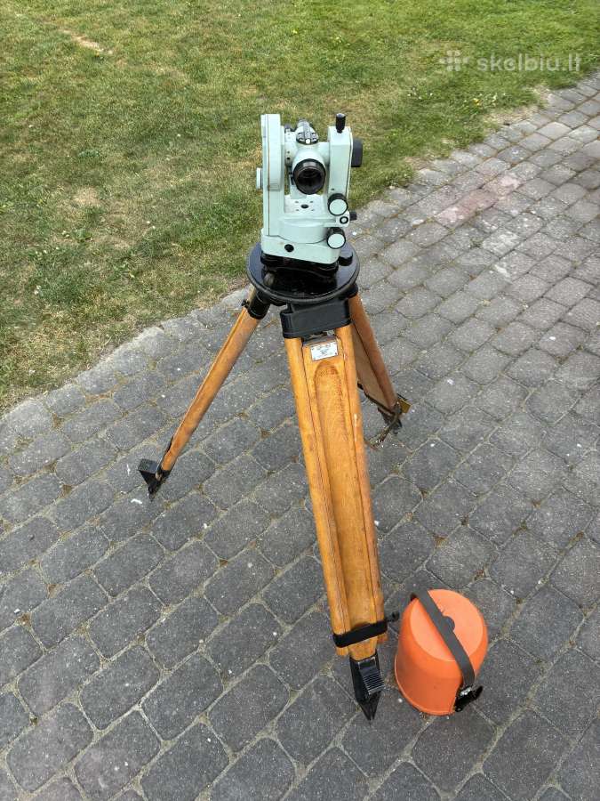 Teodolitas ir trikojis