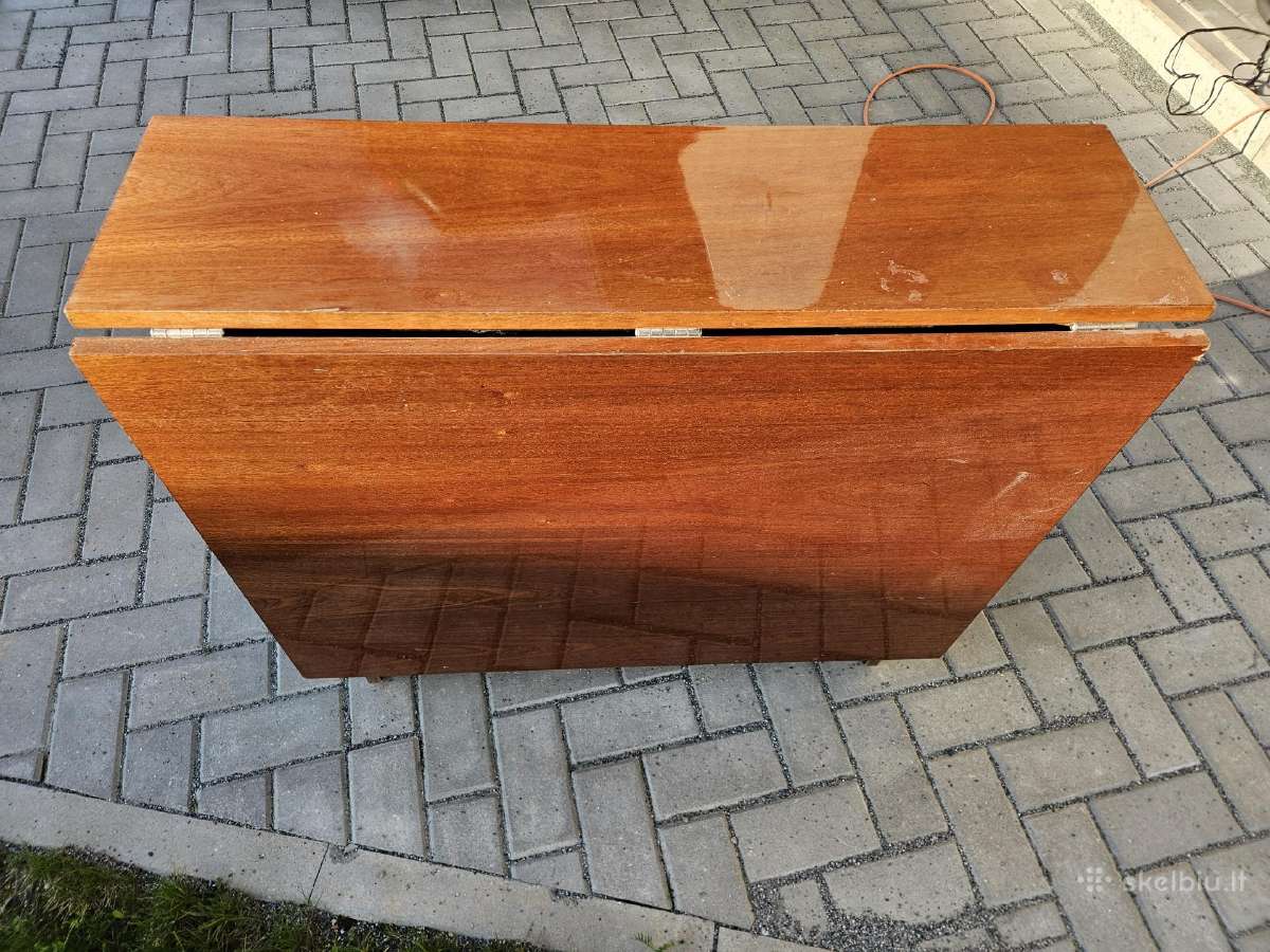 Stalas knyga
