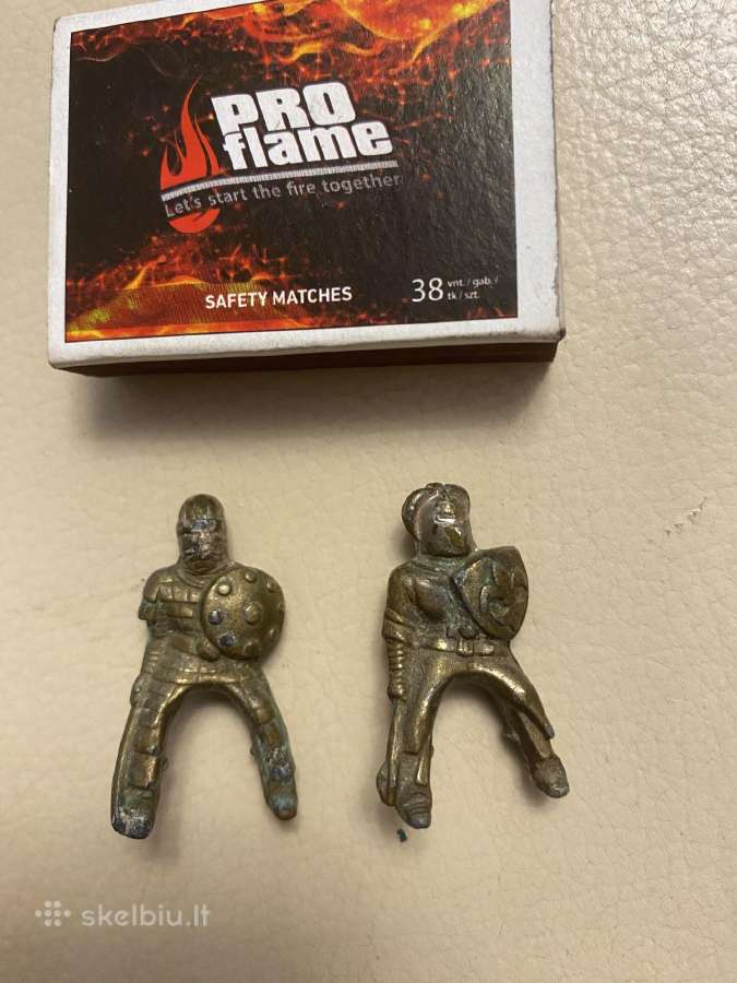 Kareiveliai kindersurprise po 2€