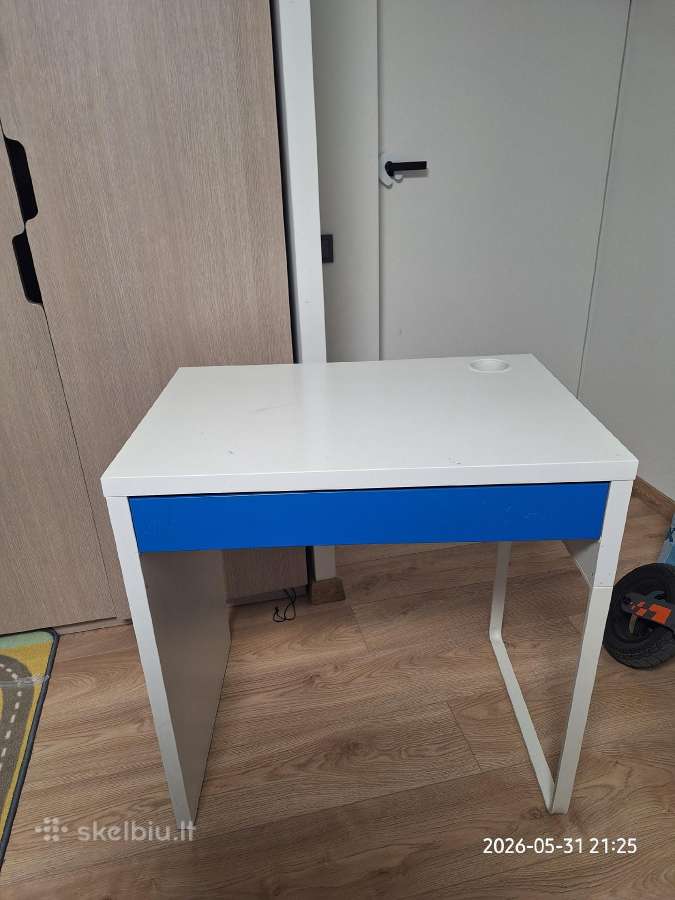 Rašomasis stalas Ikea