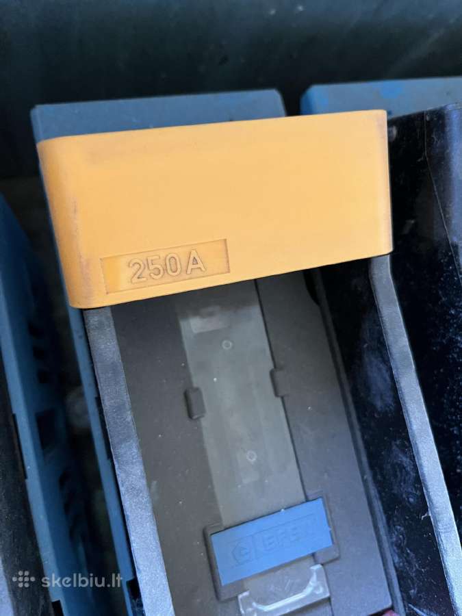 Elektros paskirstymo spinta su Nh kirtikliais