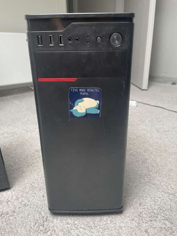Parduodu 3 case 1 turicpu ir MB