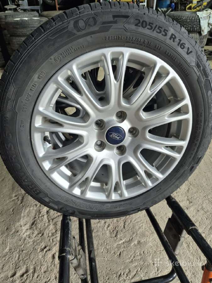 Ford r16 diskai su padangom