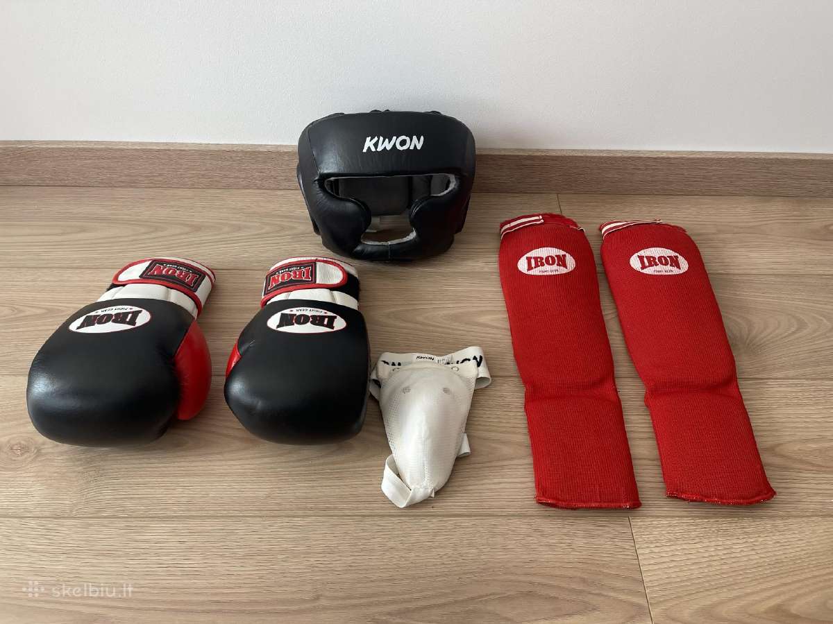 Iron pirštinės Kwon šalmas bandažas kojų apsaugos