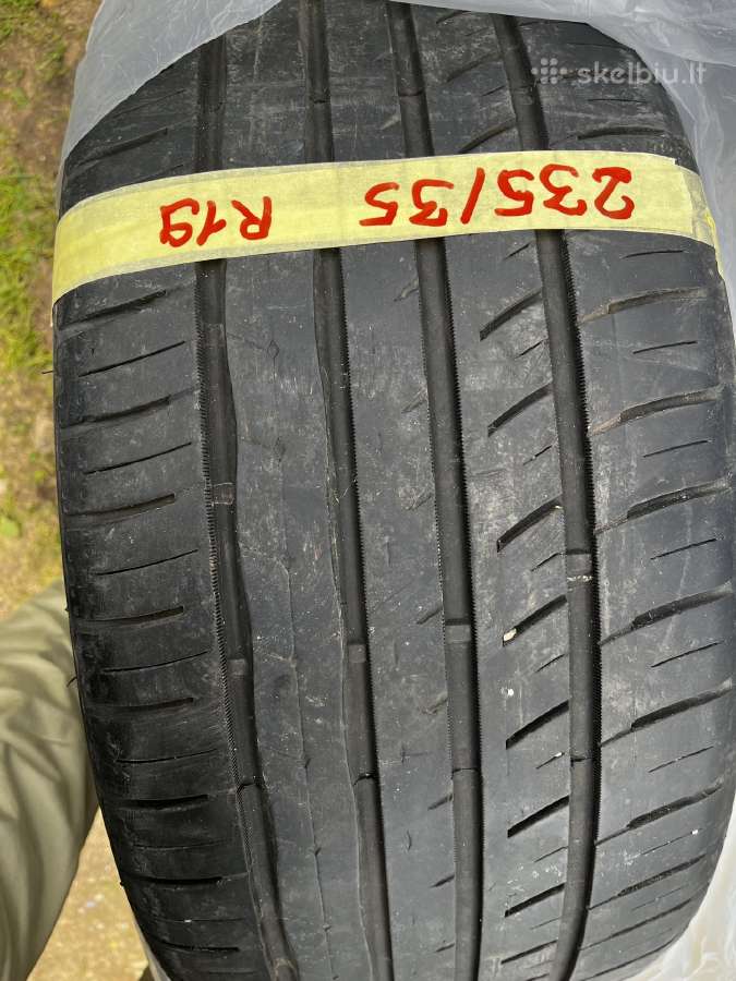Padangos 2vnt. 235/35 R19
