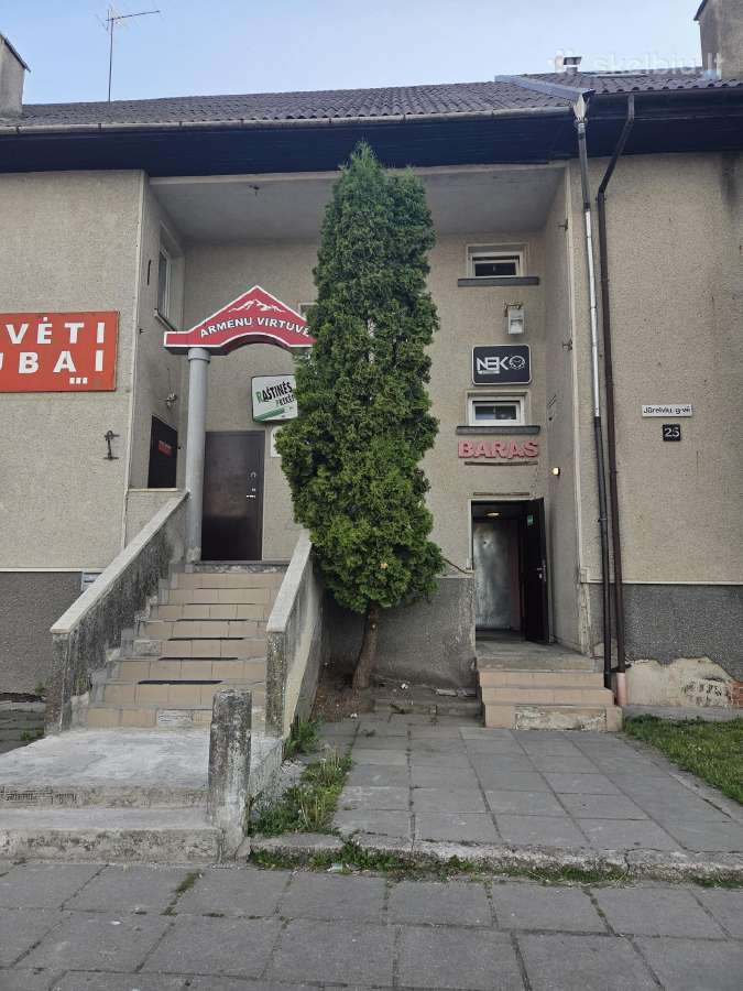 Išnuomojamos 65 kv.m.patalpos prie Naujo turgaus