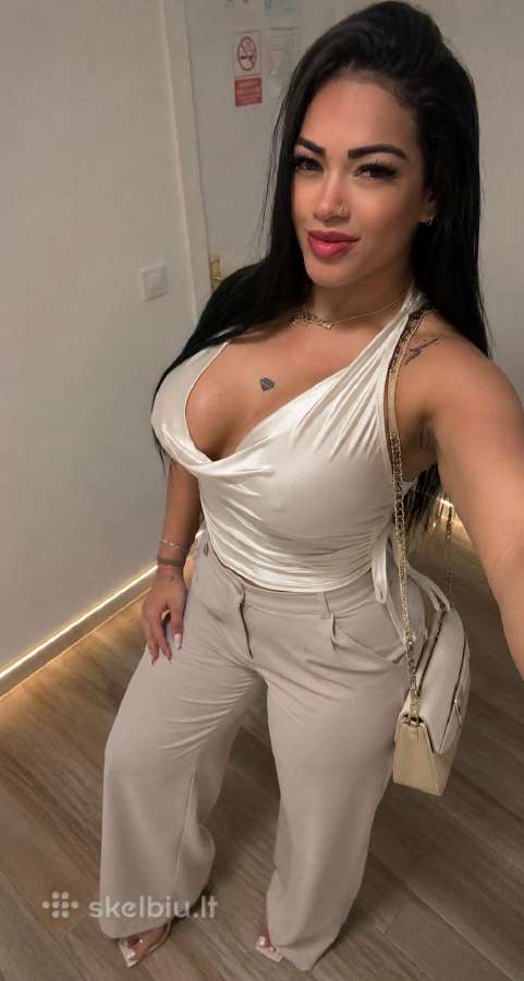 Lady looking for a beautiful date