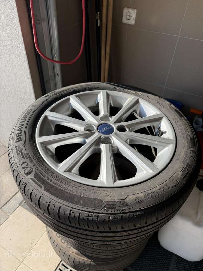 Ford ratlankiai su padangom