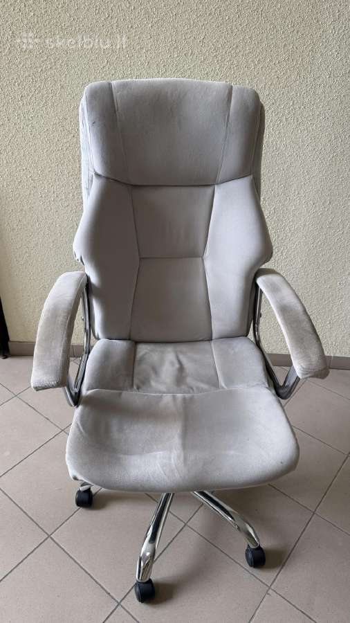 Darbo stalo kompiuterio kedė