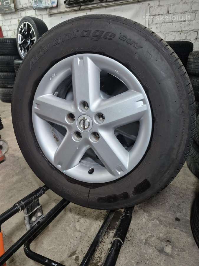 R16 nissan diskai Su padangom 215/65/16