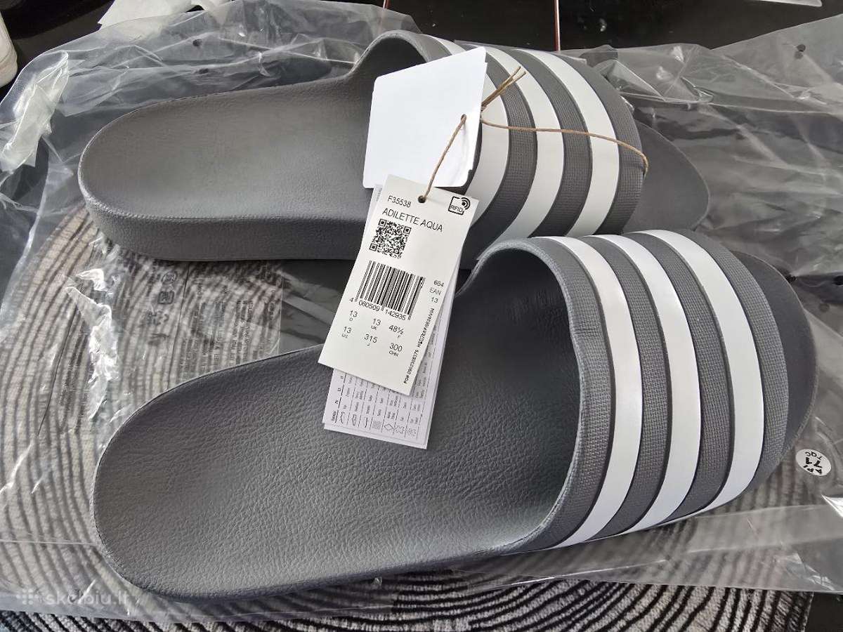 Adidas slepetes