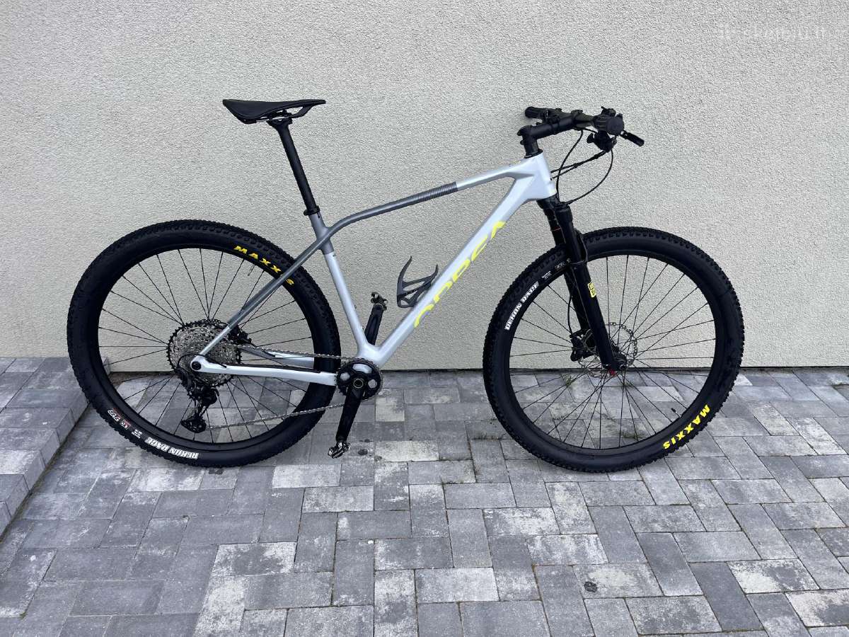 MTB karboninis dviratis