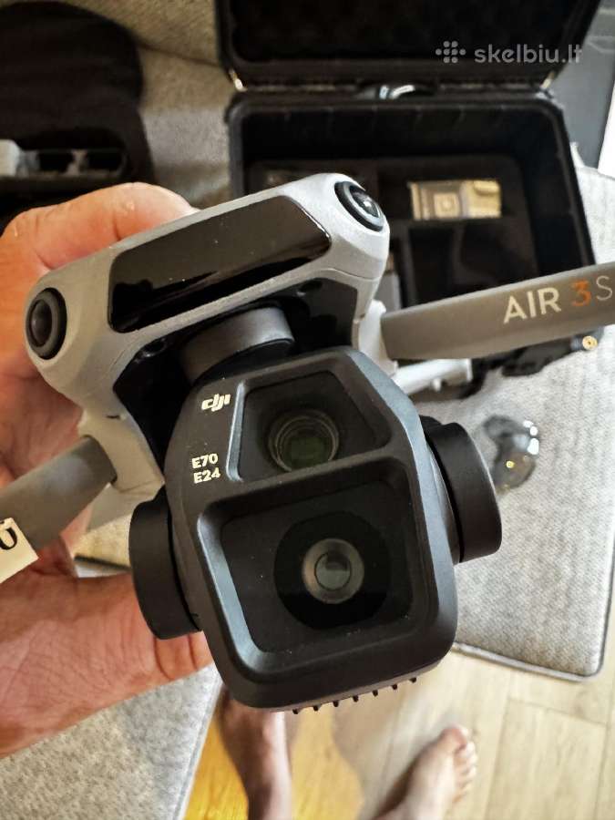 Dji Air 3s dronas su 3 baterijomis