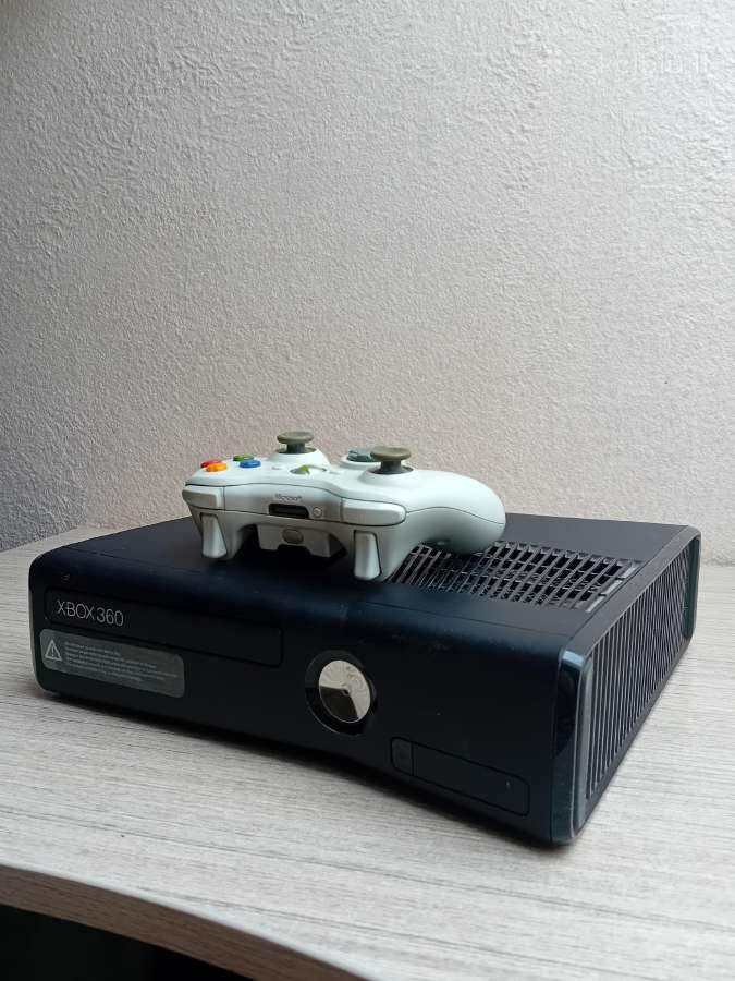Xbox 360 + žaidimai